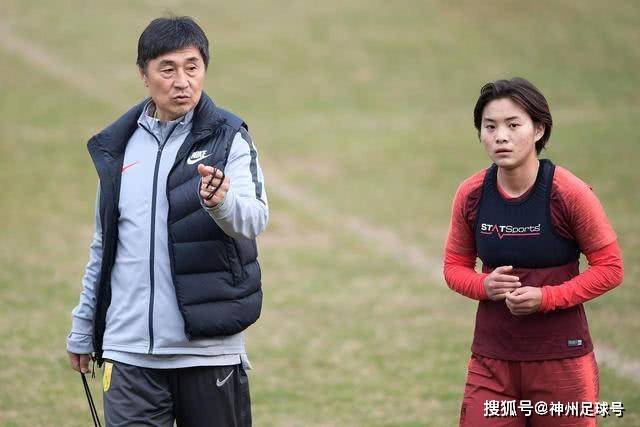 阿森纳逆转胜利：替补迅速改变局势，成功击退利兹联